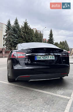 Лифтбек Tesla Model S 2015 в Ровно
