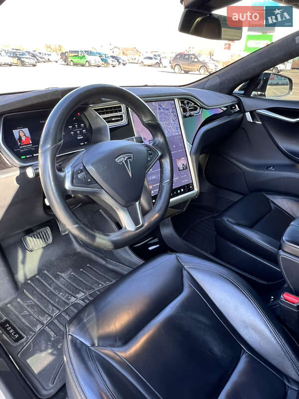 Лифтбек Tesla Model S 2015 в Ровно