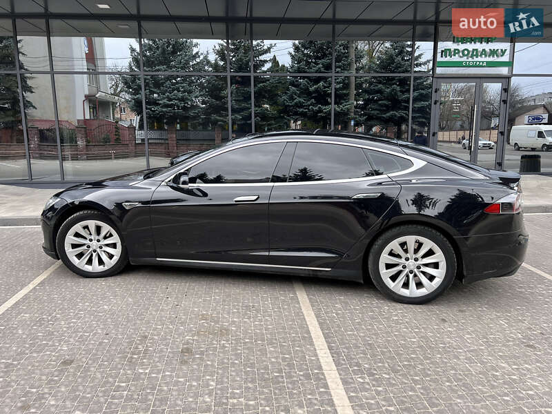 Лифтбек Tesla Model S 2015 в Ровно
