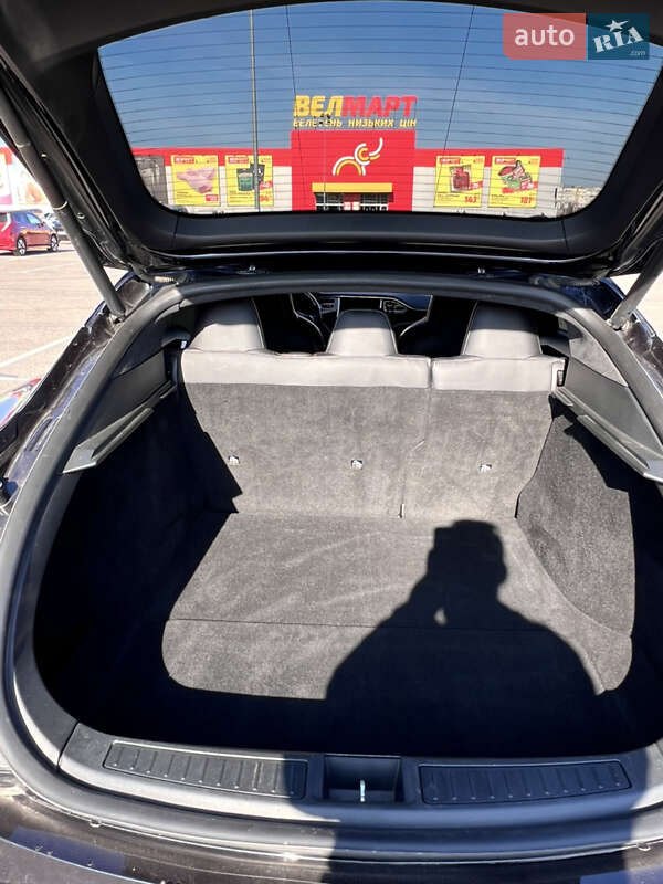 Лифтбек Tesla Model S 2015 в Ровно