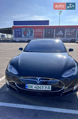 Лифтбек Tesla Model S 2015 в Ровно