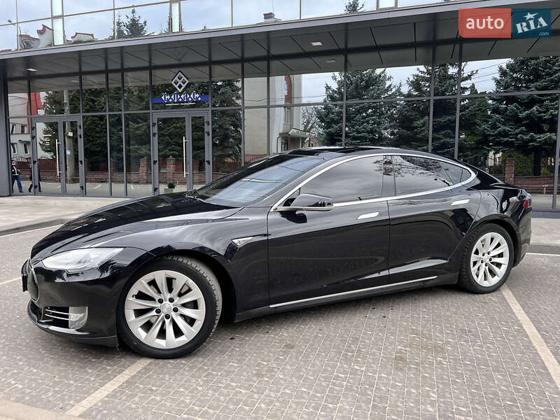 Tesla Model S 2015