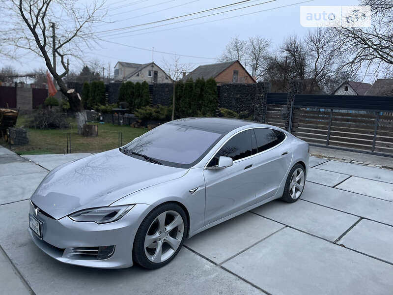 Лифтбек Tesla Model S 2018 в Луцке