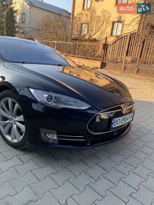 Лифтбек Tesla Model S 2015 в Тернополе