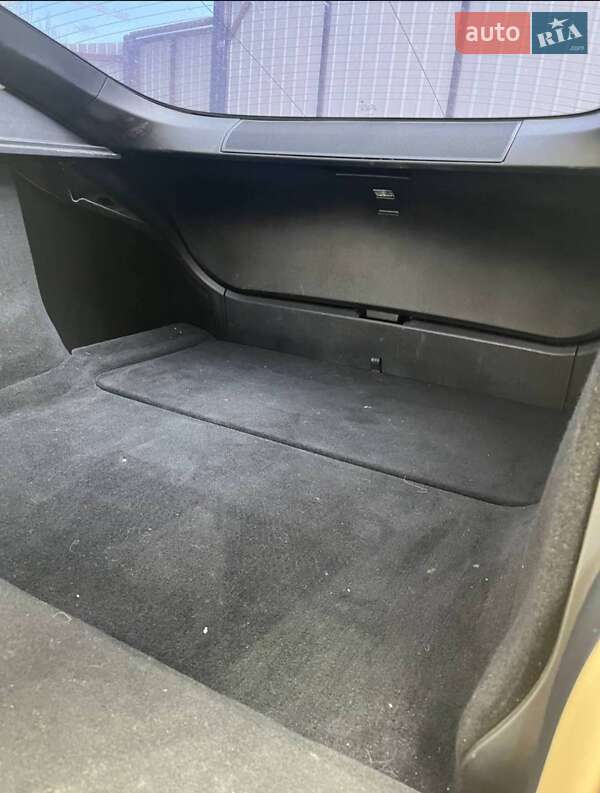 Лифтбек Tesla Model S 2015 в Киеве