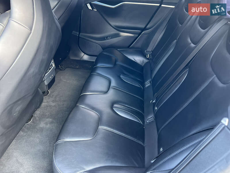 Лифтбек Tesla Model S 2017 в Косове