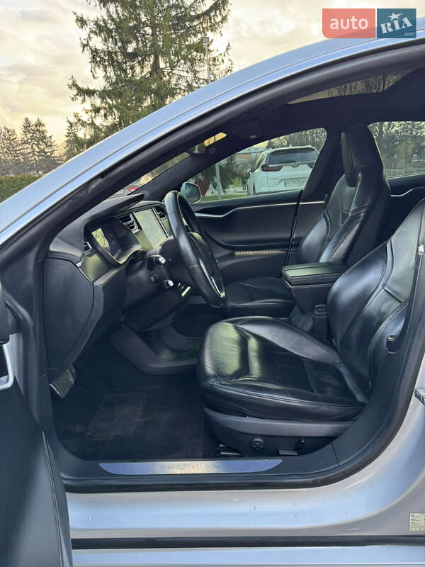 Лифтбек Tesla Model S 2015 в Луцке