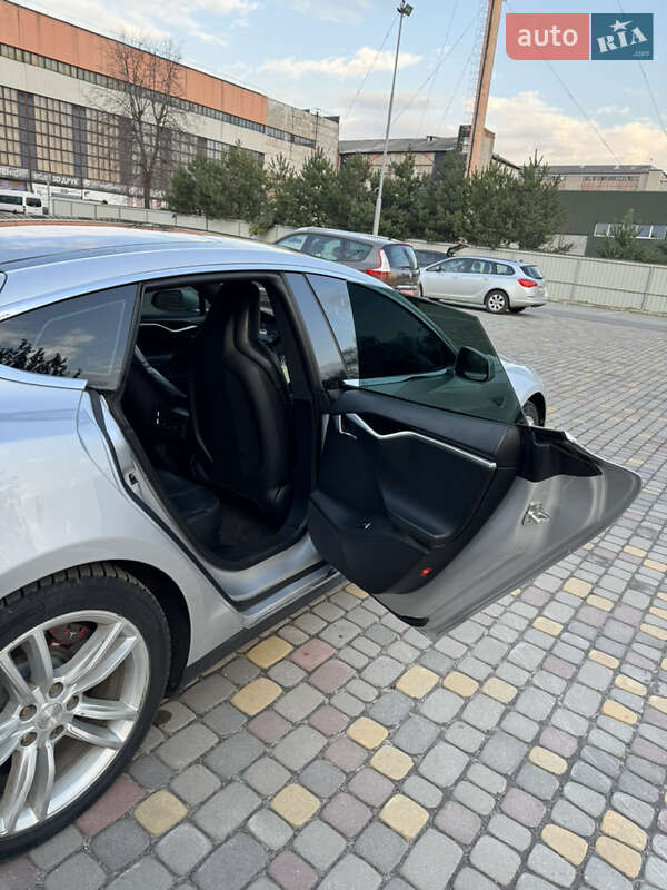 Ліфтбек Tesla Model S 2015 в Луцьку