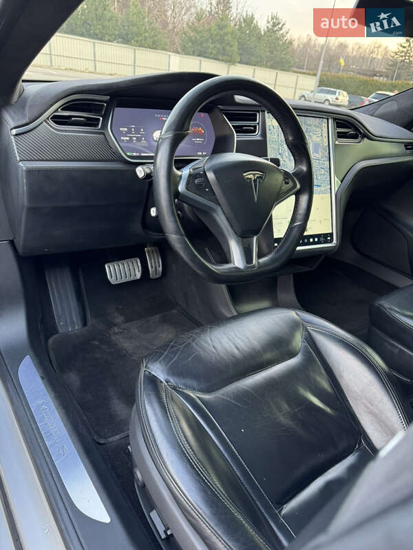 Лифтбек Tesla Model S 2015 в Луцке
