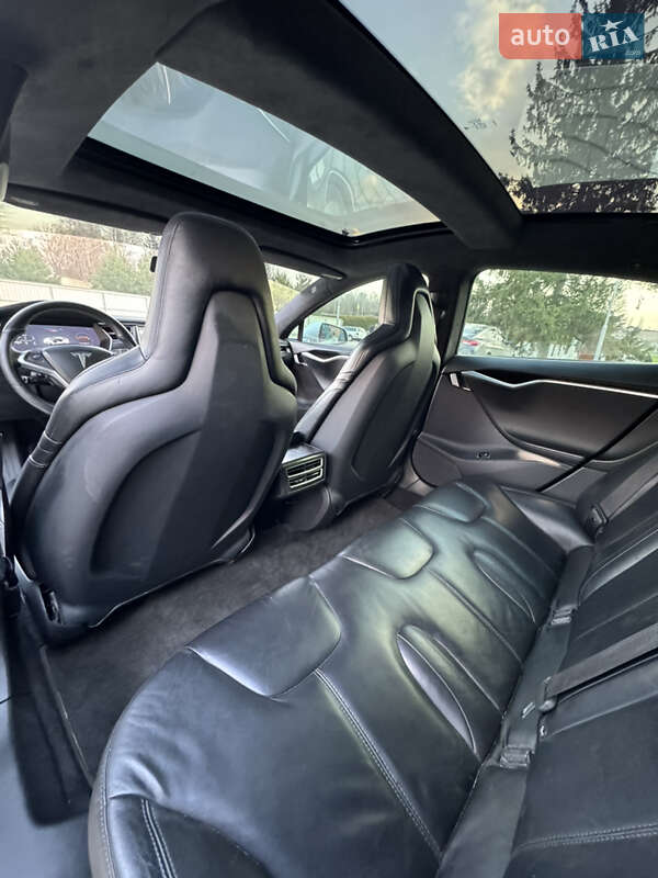 Лифтбек Tesla Model S 2015 в Луцке