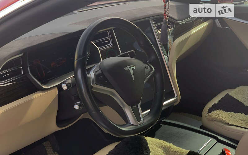 Лифтбек Tesla Model S 2015 в Ивано-Франковске