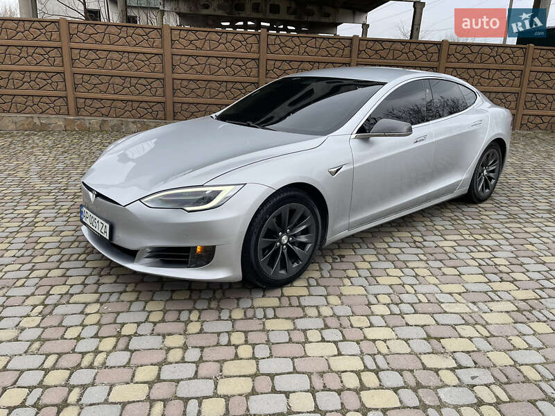 Лифтбек Tesla Model S 2017 в Запорожье