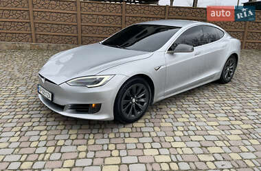 Лифтбек Tesla Model S 2017 в 