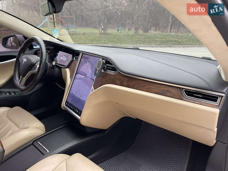 Лифтбек Tesla Model S 2017 в Запорожье