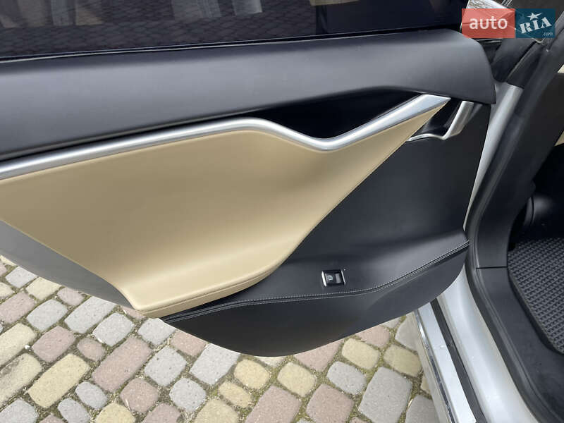 Лифтбек Tesla Model S 2017 в Запорожье