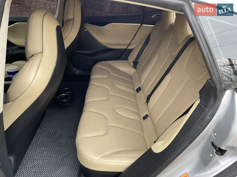 Лифтбек Tesla Model S 2017 в Запорожье