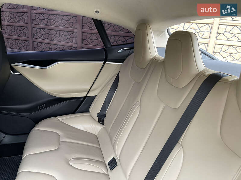 Лифтбек Tesla Model S 2017 в Запорожье