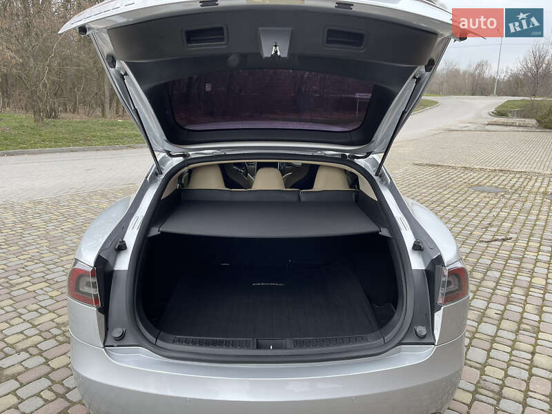Лифтбек Tesla Model S 2017 в Запорожье