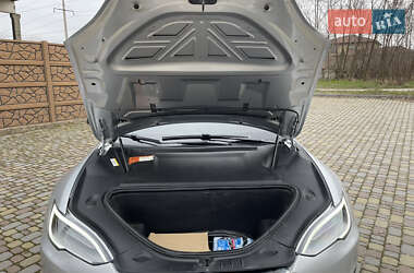 Лифтбек Tesla Model S 2017 в 