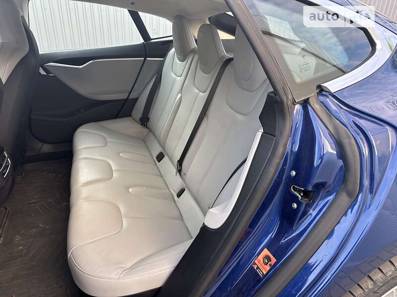 Ліфтбек Tesla Model S 2015 в Полтаві