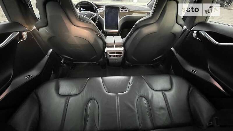 Лифтбек Tesla Model S 2016 в Хусте