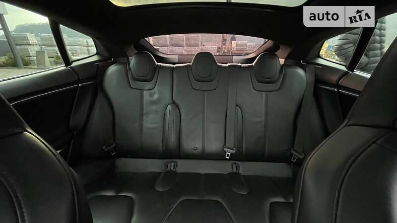 Лифтбек Tesla Model S 2016 в Хусте
