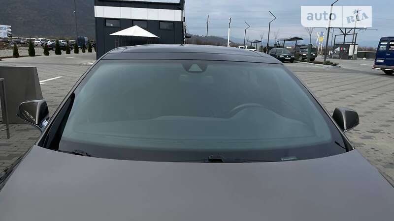 Лифтбек Tesla Model S 2016 в Хусте
