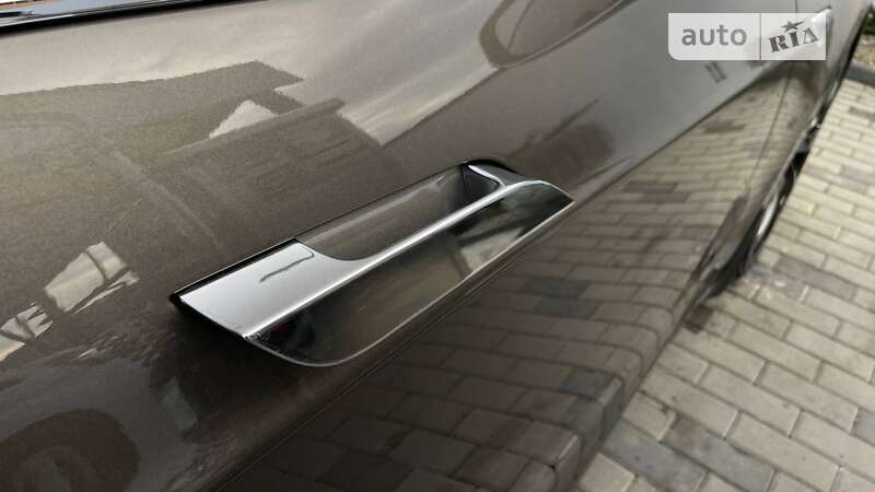 Лифтбек Tesla Model S 2016 в Хусте