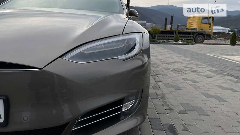 Лифтбек Tesla Model S 2016 в Хусте