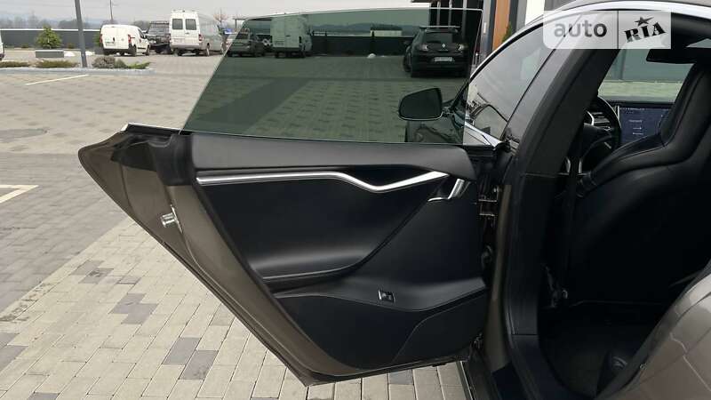 Лифтбек Tesla Model S 2016 в Хусте