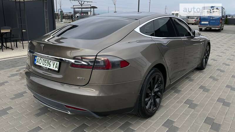 Лифтбек Tesla Model S 2016 в Хусте