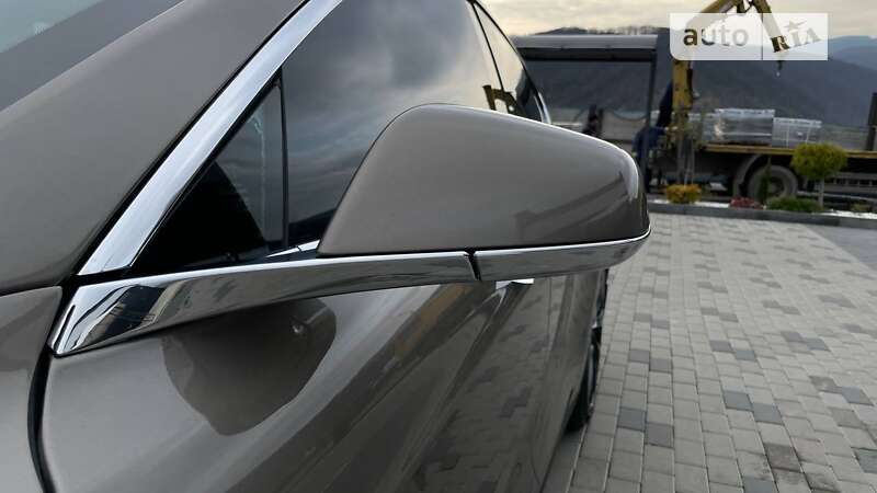 Лифтбек Tesla Model S 2016 в Хусте