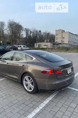 Лифтбек Tesla Model S 2015 в Львове