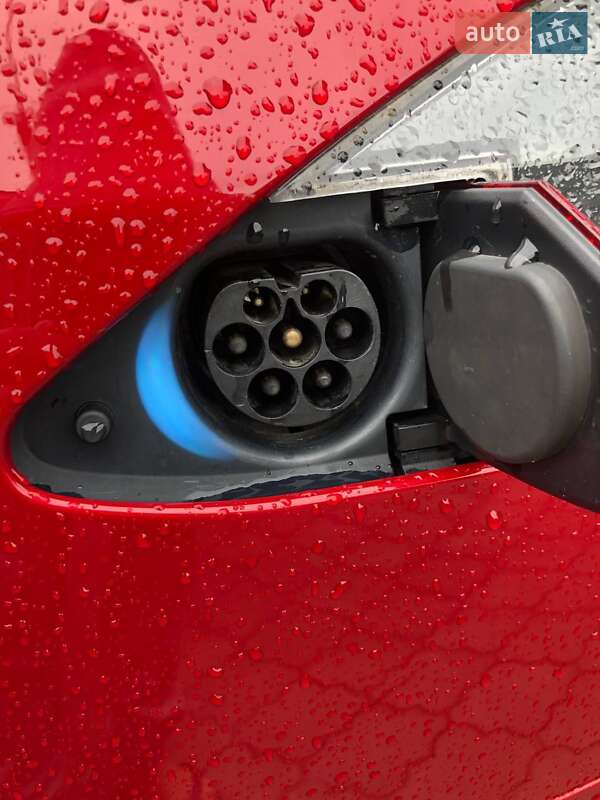 Лифтбек Tesla Model S 2017 в Тернополе