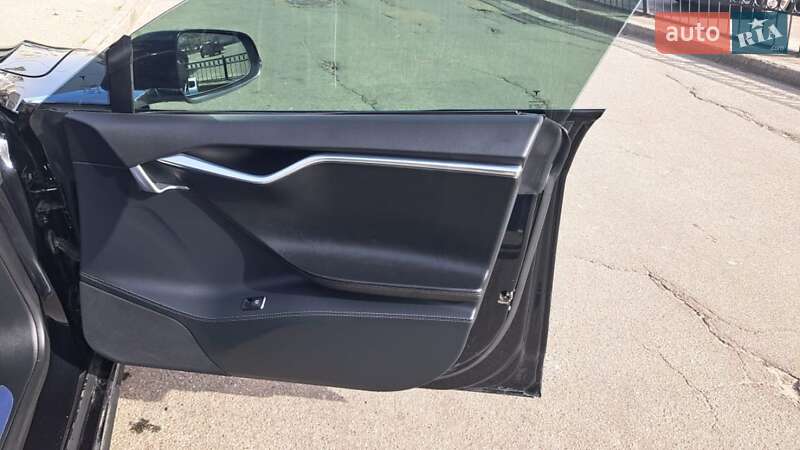 Лифтбек Tesla Model S 2015 в Сумах