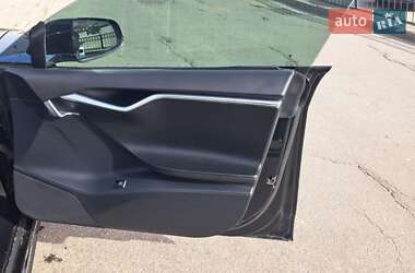 Лифтбек Tesla Model S 2015 в 
