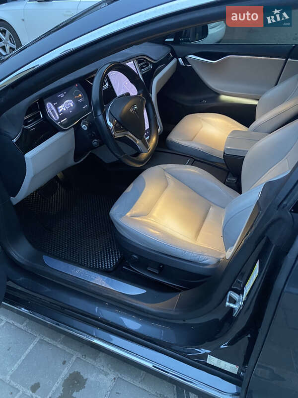 Лифтбек Tesla Model S 2016 в Житомире