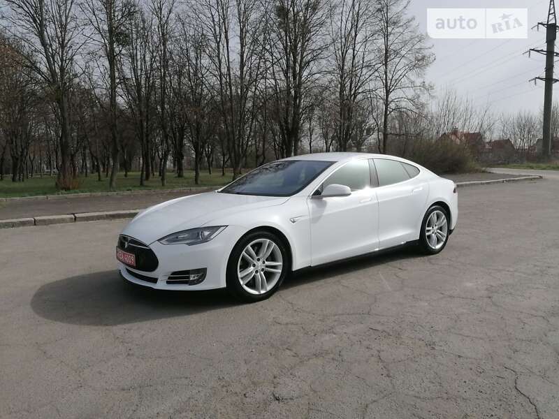 Ліфтбек Tesla Model S 2016 в Володимир-Волинському