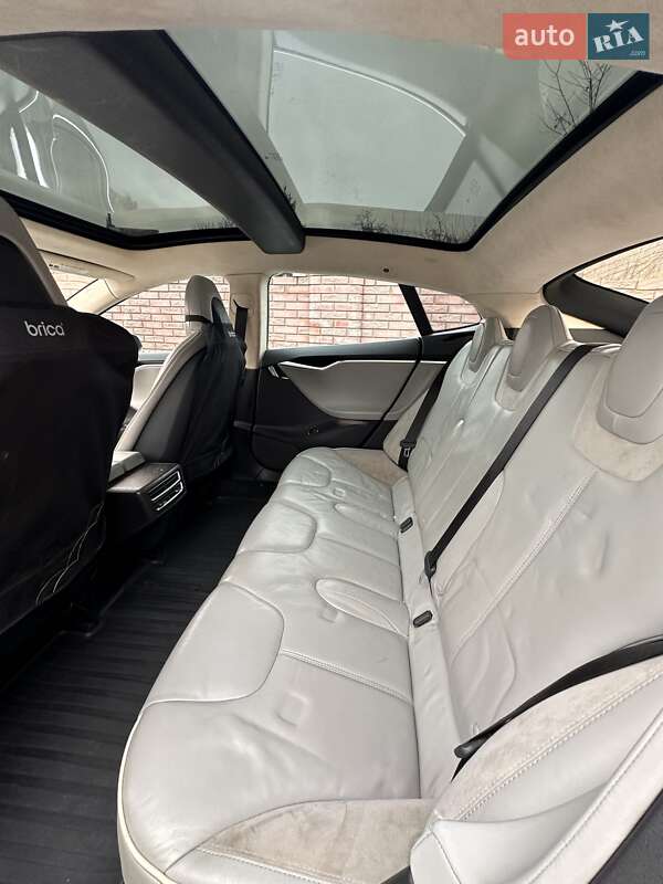 Лифтбек Tesla Model S 2013 в Черновцах