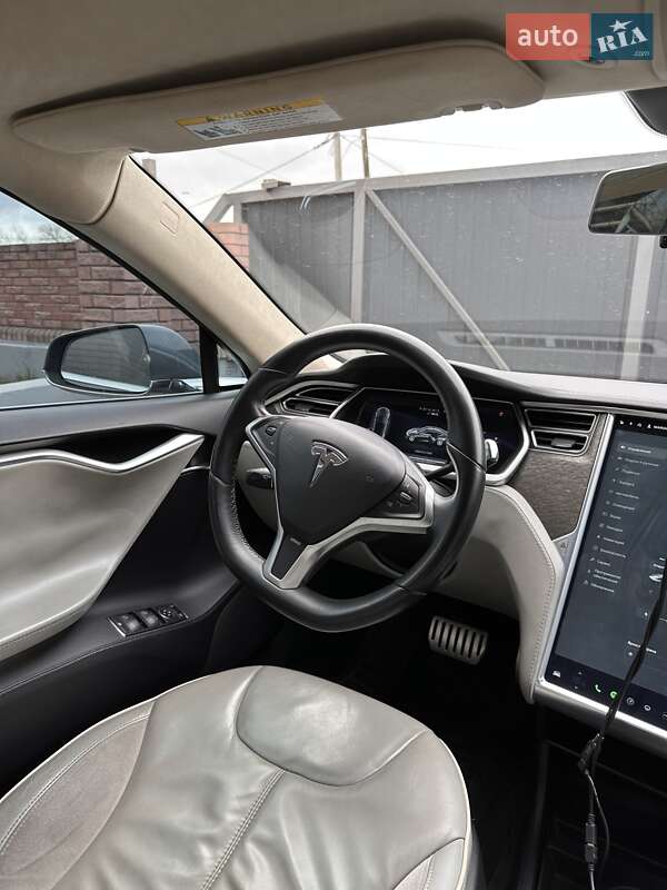 Лифтбек Tesla Model S 2013 в Черновцах