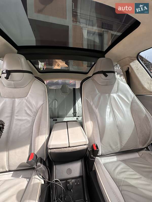 Лифтбек Tesla Model S 2013 в Черновцах