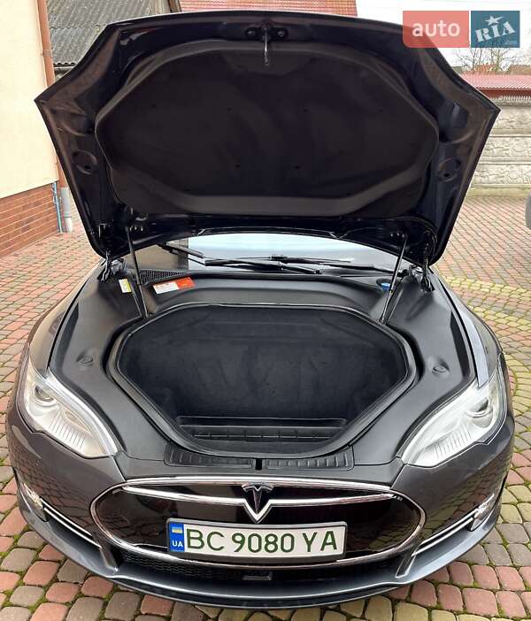 Лифтбек Tesla Model S 2015 в Мостиске