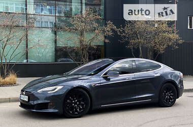 Лифтбек Tesla Model S 2017 в 