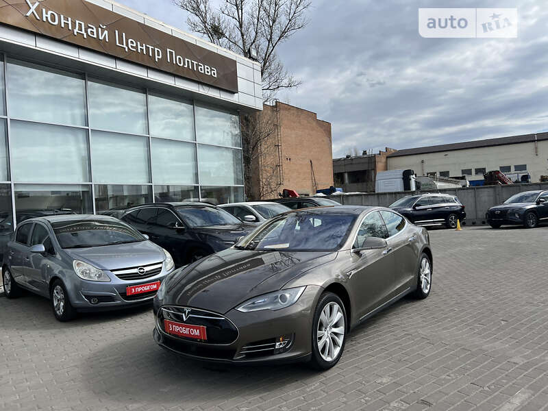 Лифтбек Tesla Model S 2015 в Полтаве