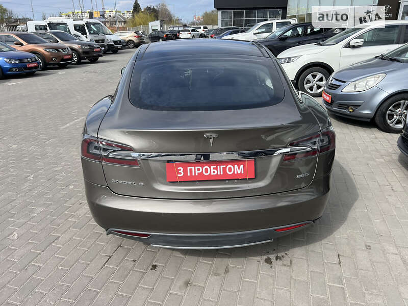 Лифтбек Tesla Model S 2015 в Полтаве