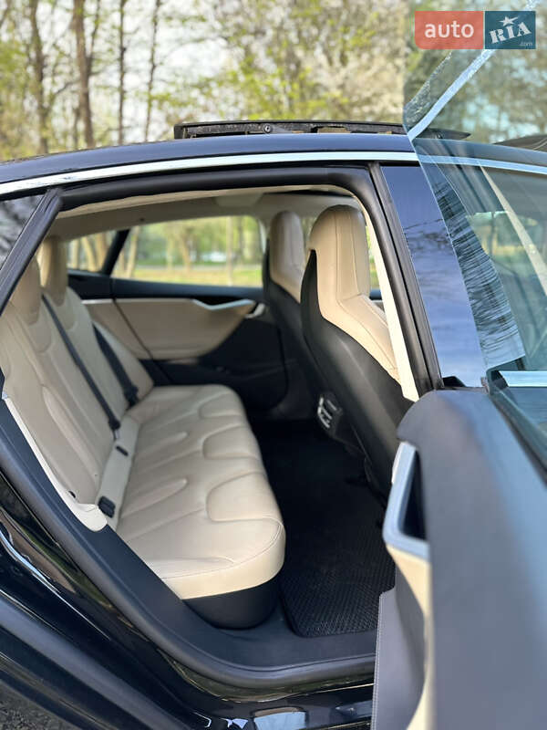 Лифтбек Tesla Model S 2015 в Ивано-Франковске фото 19 Лифтбек Tesla Model S 2015 в Ивано-Франковске