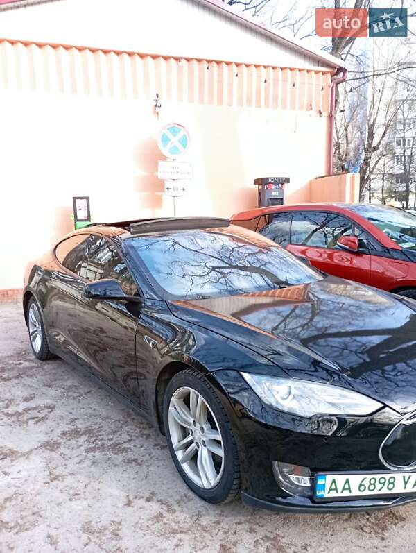 Tesla Model S 2015