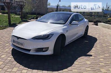 Лифтбек Tesla Model S 2017 в Саврани