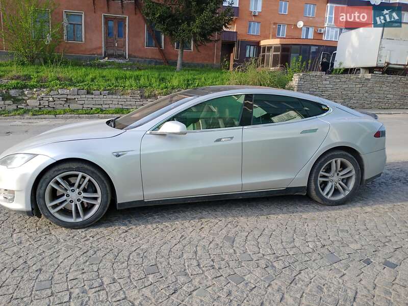 Лифтбек Tesla Model S 2013 в Каменец-Подольском