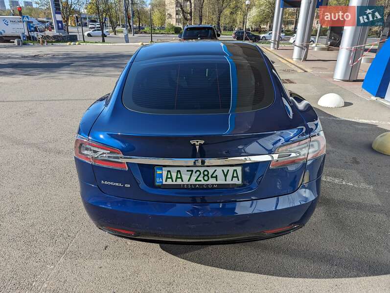 Лифтбек Tesla Model S 2018 в Киеве